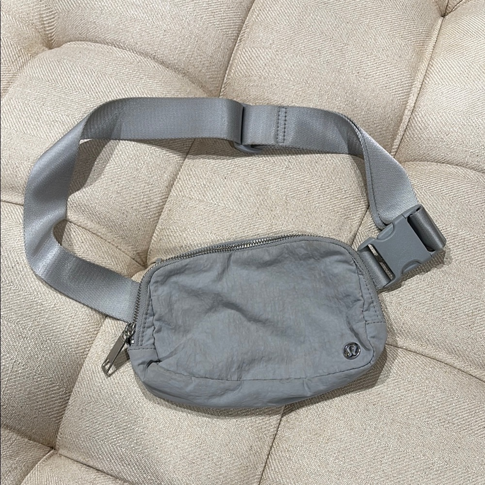 Women’s lululemon Gray Belt Bag